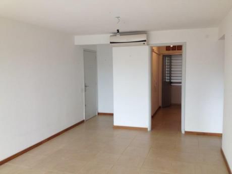 Apartamento En Av. Parque Roosevelt. Con Renta