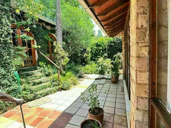 EN VENTA – HERMOSA CASA AMOBLADA EN ENCARNACIÓN — foto 2