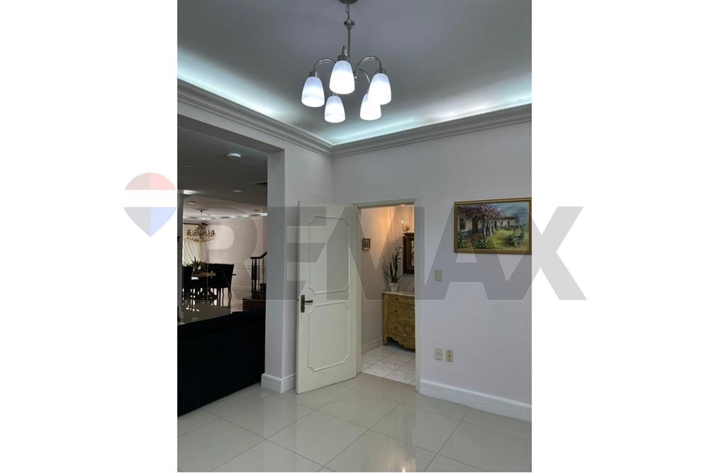 Lujosa Casa Amoblada en Venta – Barrio Carmelitas, Asunción — foto 2
