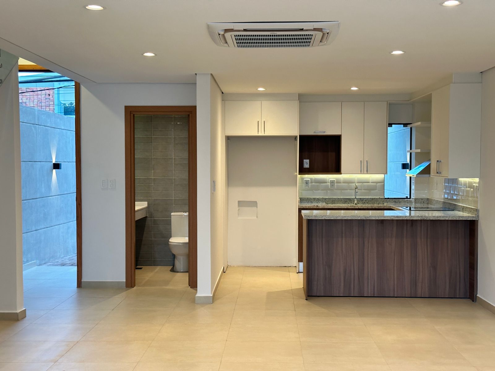Vendo amplio Duplex a estrenar en zona Conmebol. Cod VA — foto 2