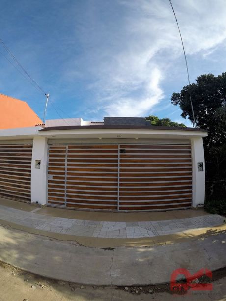 Hermosa Casa En Zona Residencial