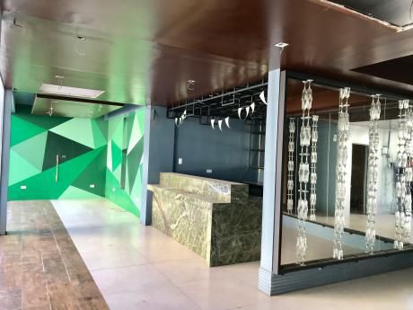 Local Comercial En Alquiler En Equipetrol!!! Nuevo Precio 3.200$us