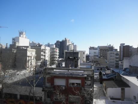 Apartamento, 2 Dormitorios, 1 Baño En Centro