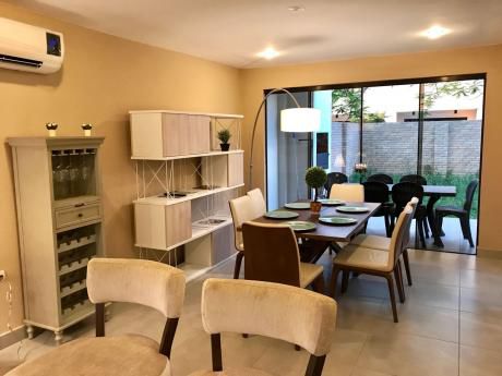 Luque, Condominio Boulevard, Casa Totalmente Amoblada En Oferta.