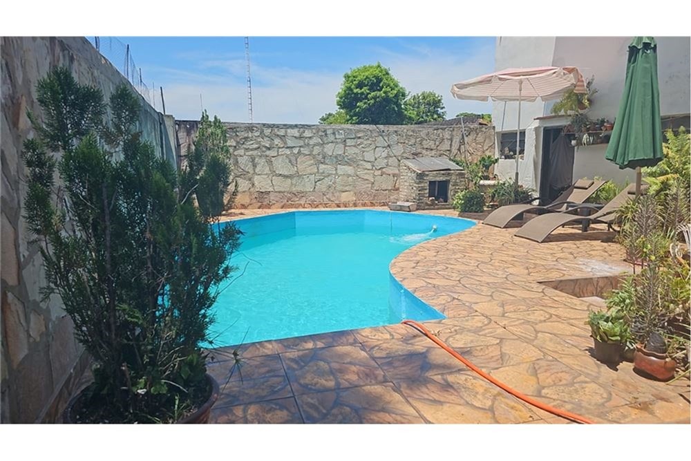 Amplia Casa con Piscina en Sajonia, Asunción — foto 2