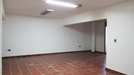 Alquilo Oficina Amplia En Villa Morra Gs. 2.000.000