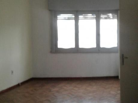 # Impecable.3 Dorm. 2 Baños Vacia Acepta Banco