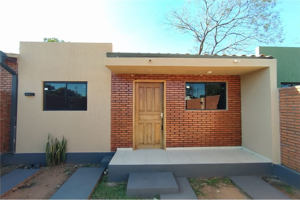 Chalet - Venta - San Lorenzo, Paraguay - Casa — foto 2