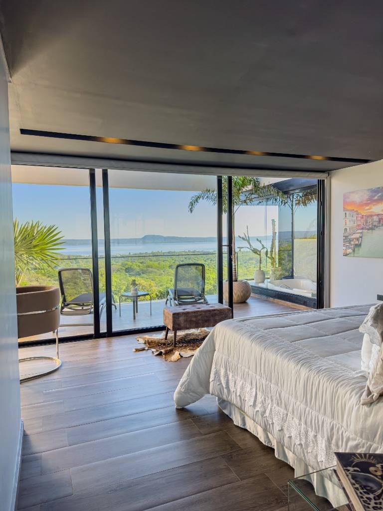 EN VENTA HERMOSA CASA TOTALMENTE AMOBLADA EN SAN BERNARDINO — foto 2