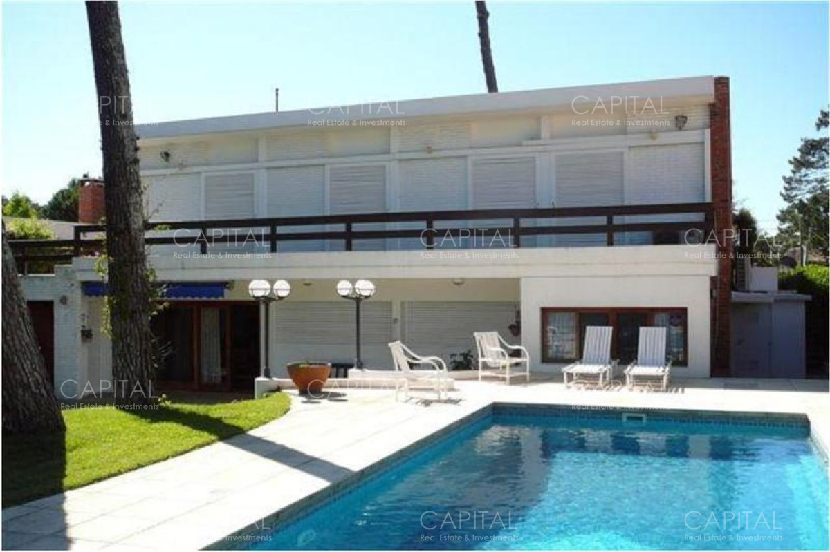 Casa de Cuatro Dormitorios en Playa Mansa