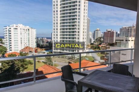 Moderno Apartamento De 2 Dormitorios A Metros Del Mar!