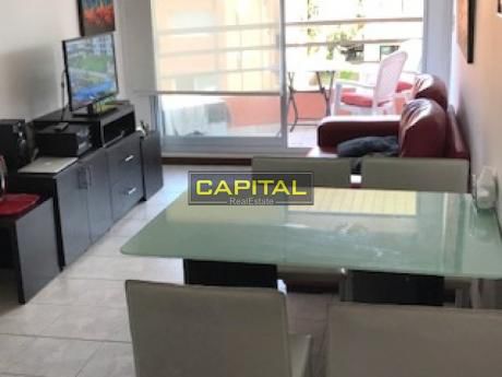 Apartamento En Playa Mansa - Muy Comodo