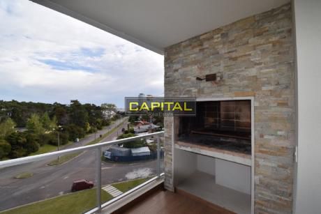 Moderno Apartamento De 1 Dormitorios En La Mansa Con Muy Buenos Servicios Y Parrillero Propio!