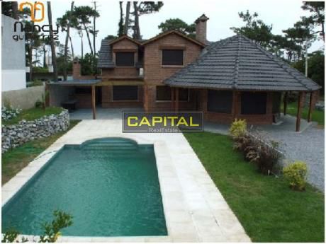 Excelente Casa A Metros Del Mar Y Con Muy Buenas Comodidaes