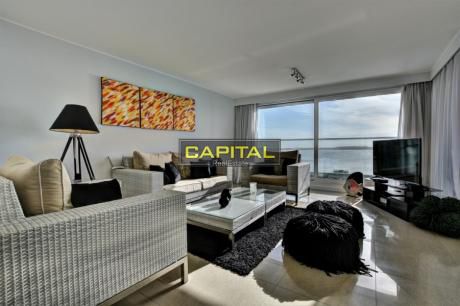 Apartamento Moderno Playa Mansa - Alexander Collection