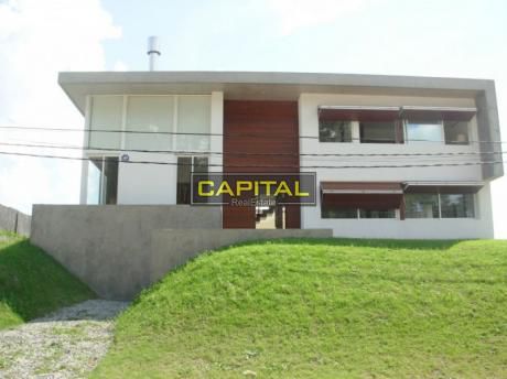 Excelente Casa De 3 Dormitorios En Playa Brava