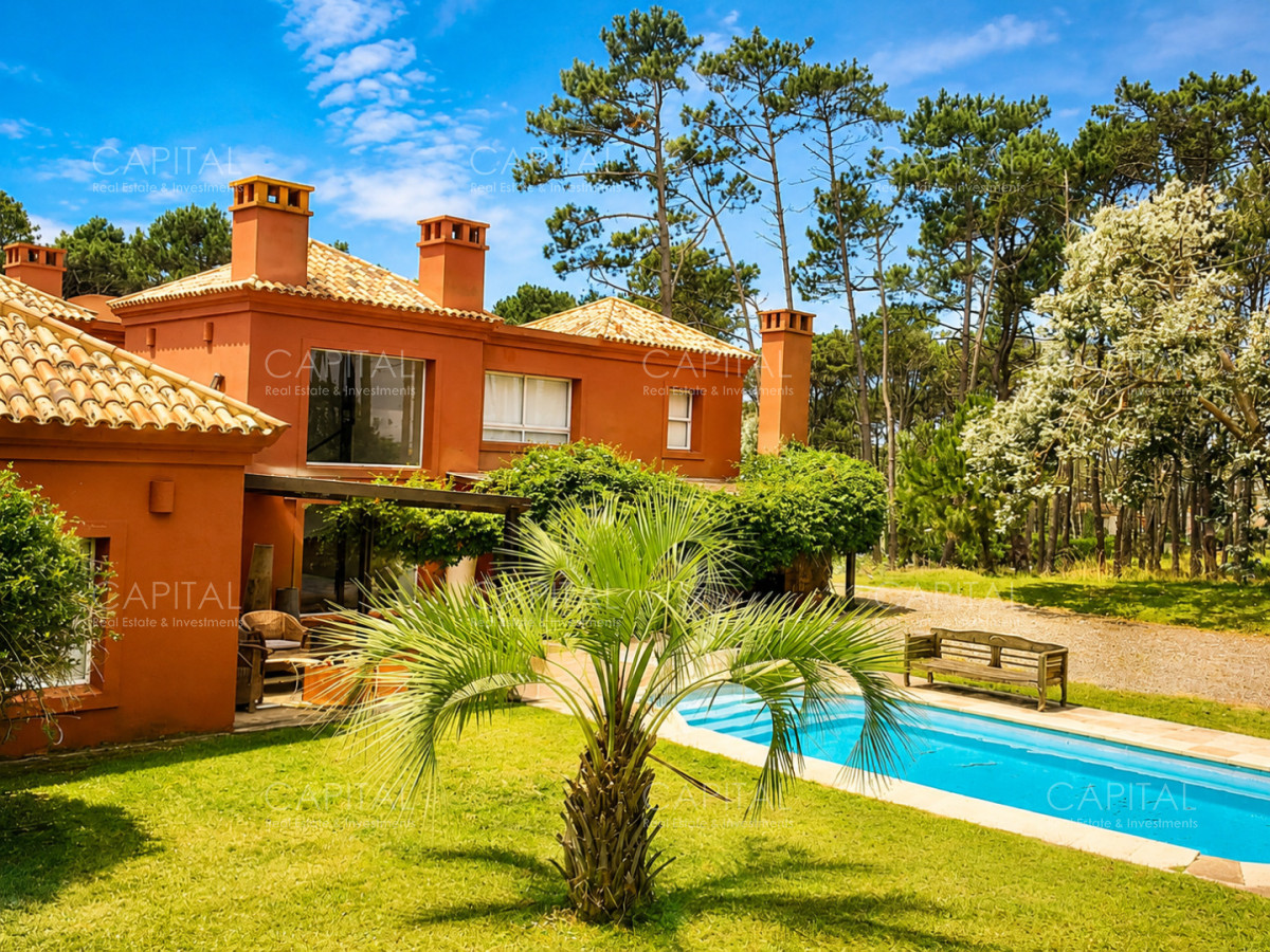 Casa de 5 dormitorios con piscina en alquiler en Laguna Blanca