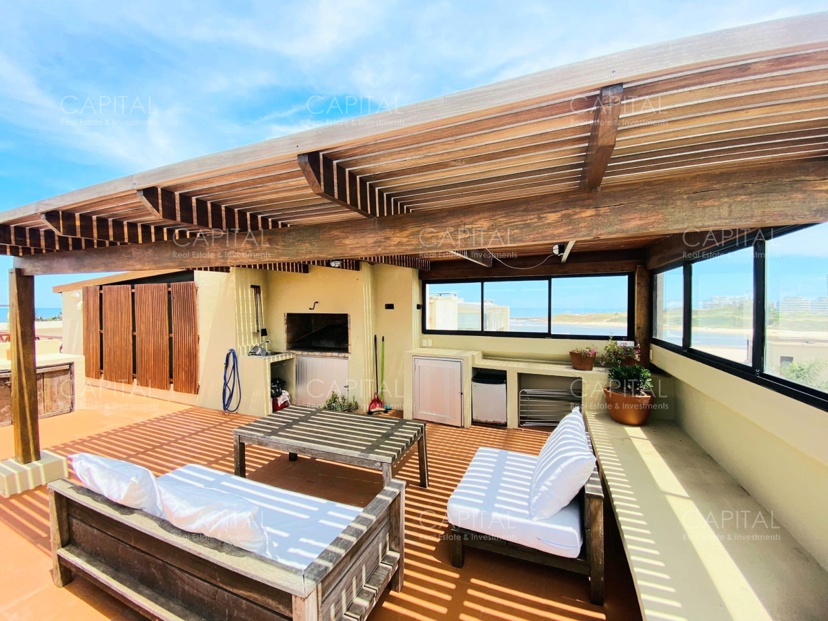 Apartamento de tres dormitorios metros de la Playa Desembocadura del Arroyo, La Barra en Alquiler