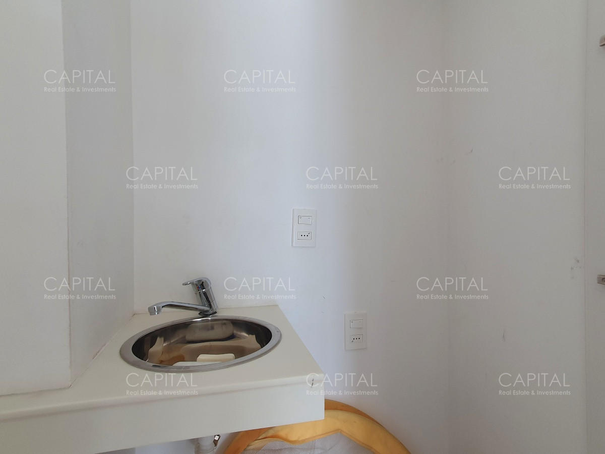 Venta Departamento Primera Línea dos dormitorios y dependencia de servicio en Playa Mansa Punta del Este