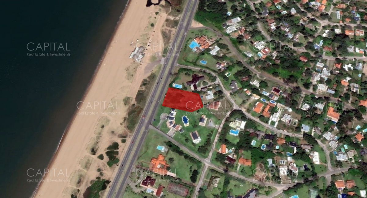 Lote de 3000m2 frente al mar en venta, Punta del Este.