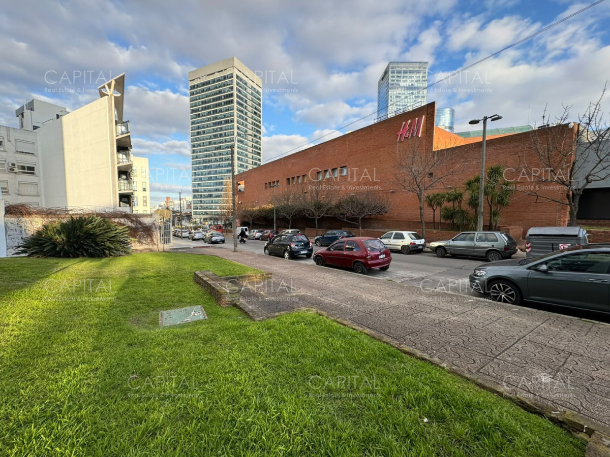 Apartamento en alquiler de un dormitorio con estacionamiento a frente a Montevideo Shopping zona Pocitos · Foto 1