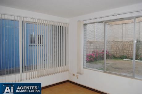 Amplia Casa Para Oficinas En Alquiler