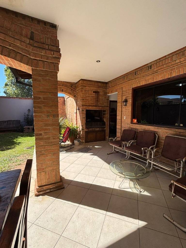 Propiedad en venta - Barrio Mbocayaty sobre Avda. Primer Presidente — foto 2
