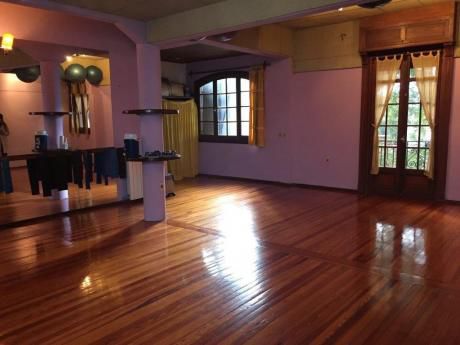 Muy Buena Casa De época, En Excelente Ubicación. Ideal Oficina.