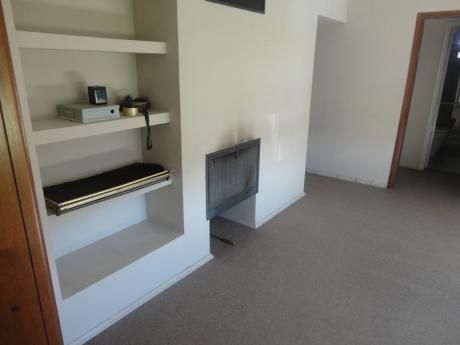 Casa En Venta En Carrasco 3 Dormitorios 2 Baño