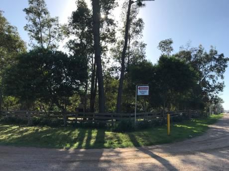 Gran Terreno Esquina Sobre Ruta Interbalnearia Con Casa A Reciclar