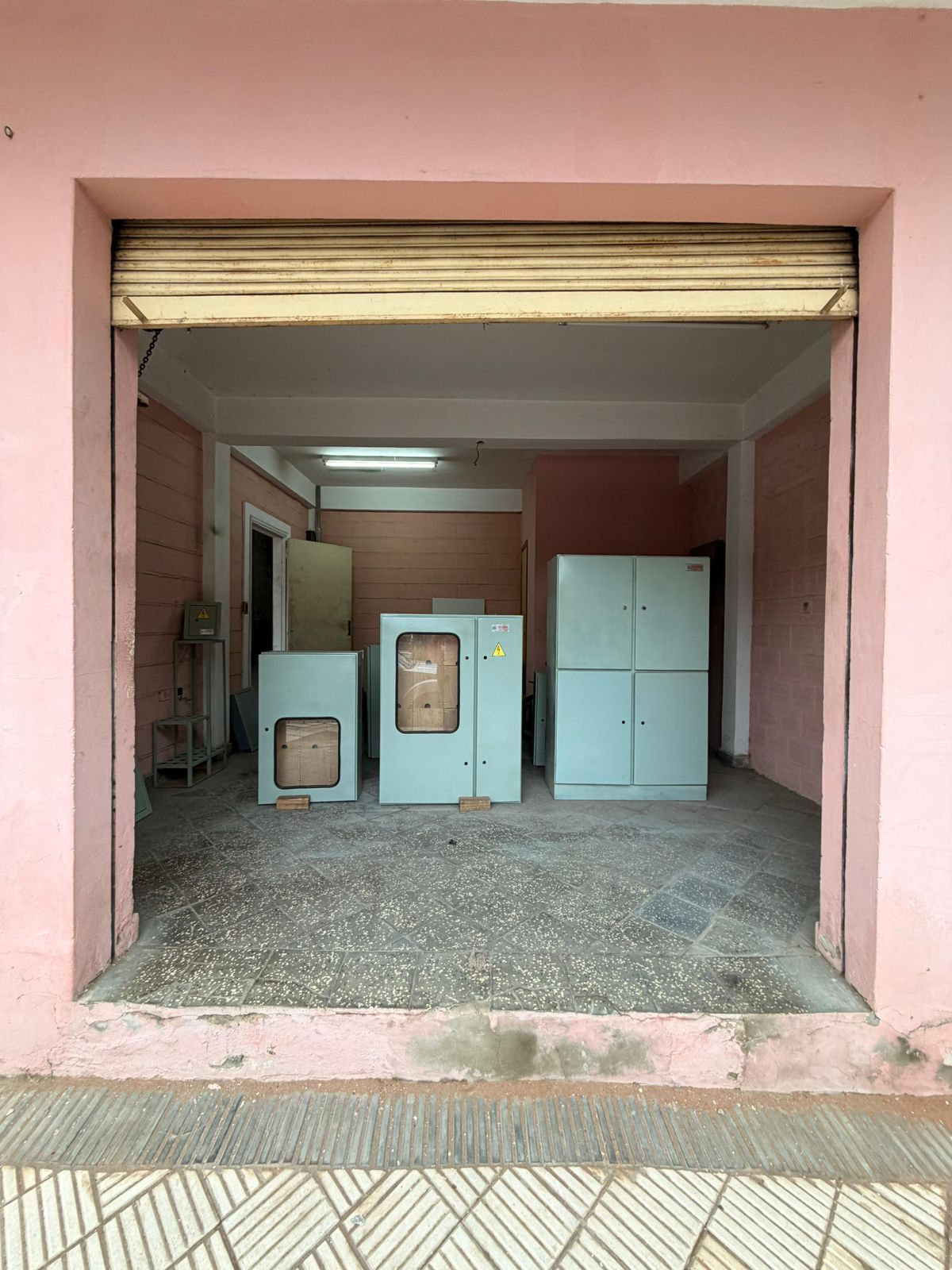 ALQUILO SALONES COMERCIALES EN LAMBARE — foto 3
