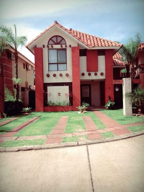 Hermosa Casa En Anticretico.