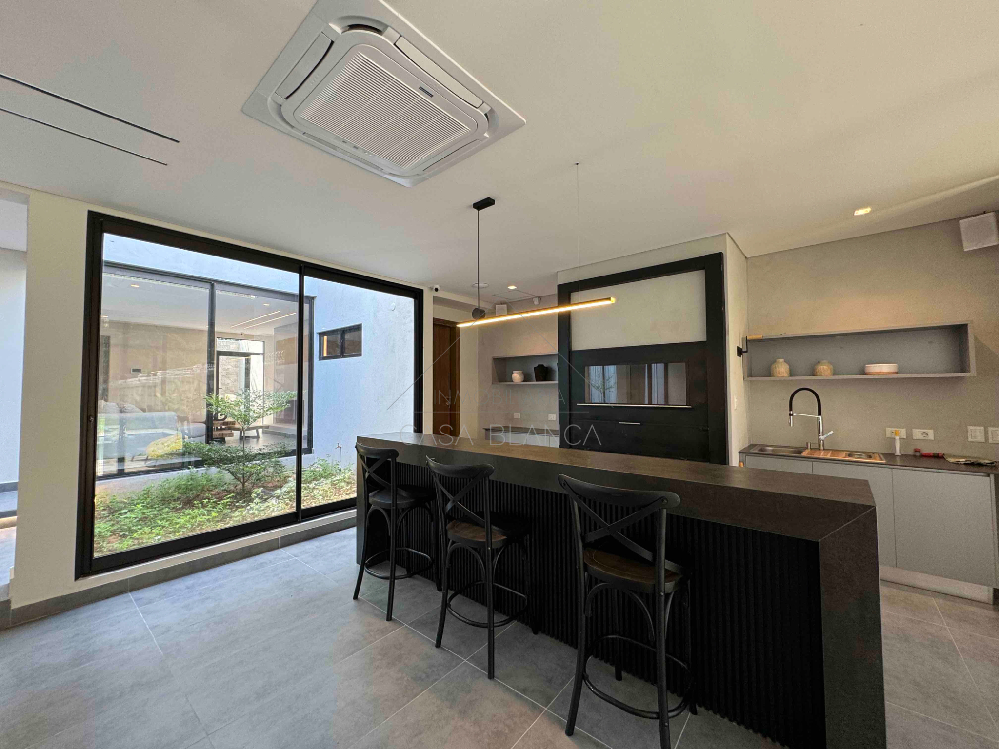 Vendo casa en San Bernardino zona Avda. Mbocaya — foto 3