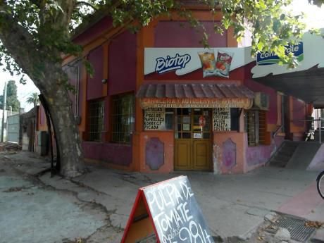 Local Y Carniceria. Excelente Ubicacion