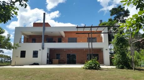 Vendo Residencia. Country Carlos Franco.