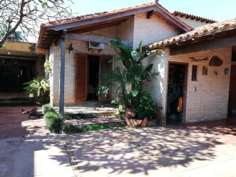 Casa De 4 Dormitorios En Luque Barrio Laurelty