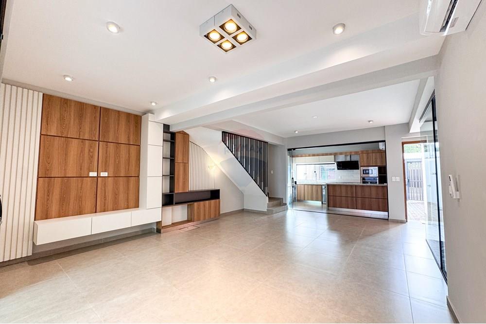 EN VENTA CASA PAREADA DE 3 SUITES — foto 2