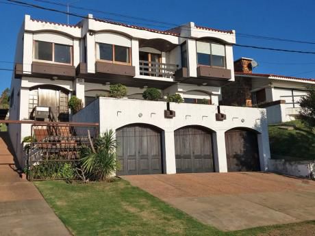 Excelente Casa En Venta Sobre El Murallon De Piria.