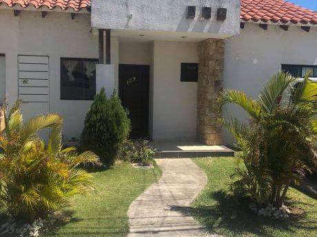 Inmobiliaria Ofrece: En Alquiler Y/o Venta Casa En Condominio Zona Norte