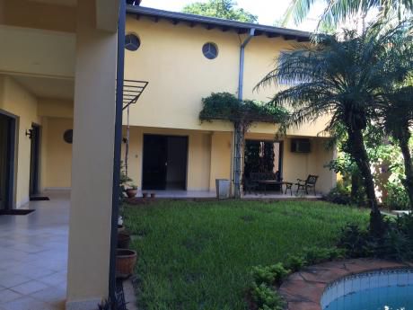 Alquilo Casa Con Piscina En Esquina - Barrio Herrera