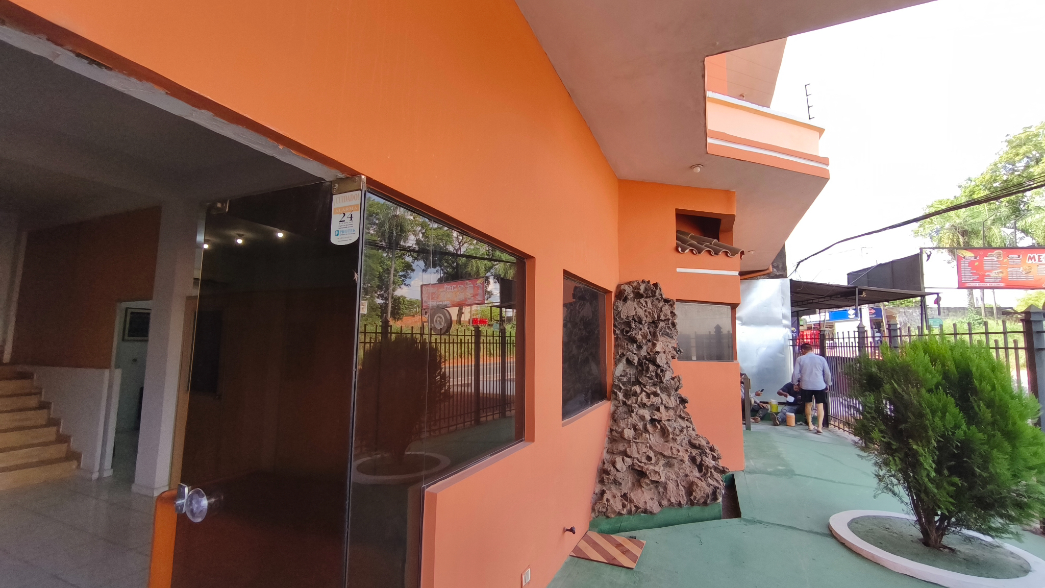 Estratégico Complejo Comercial en San Lorenzo: Edificio Corporativo + Tinglado — foto 3