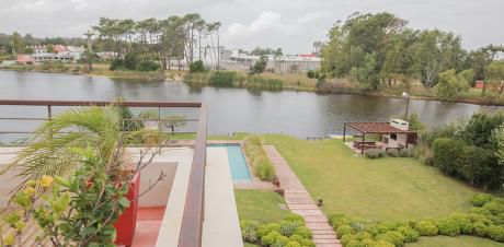 Apartamento En Lago De La Caleta. Ref: 4787