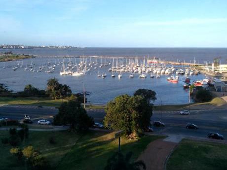 Panamericano Con Vista Al Puertito Y Playa Pocitos