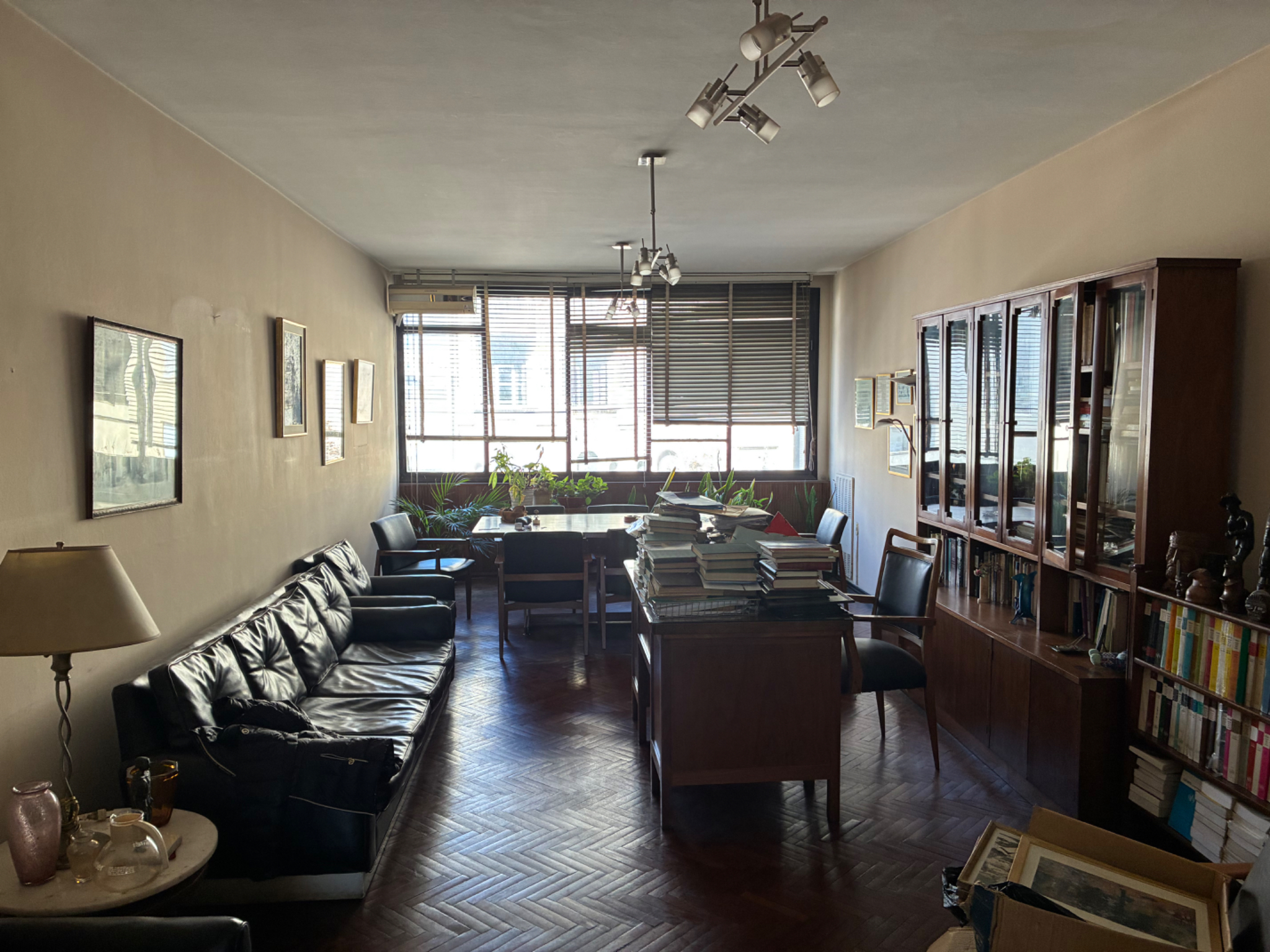 Oficina Escritorio Consultorio 18 De Julio Centro Al Frente Amueblado Antiguo