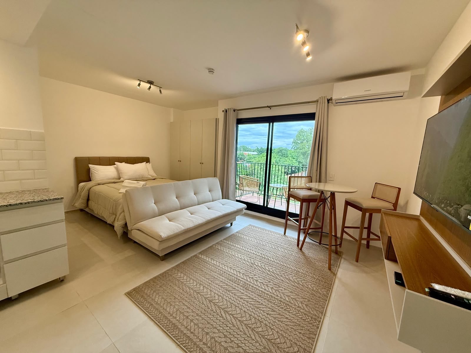 EN VENTA DEPARTAMENTO CON RENTA ACTIVA EN LUQUE — foto 2