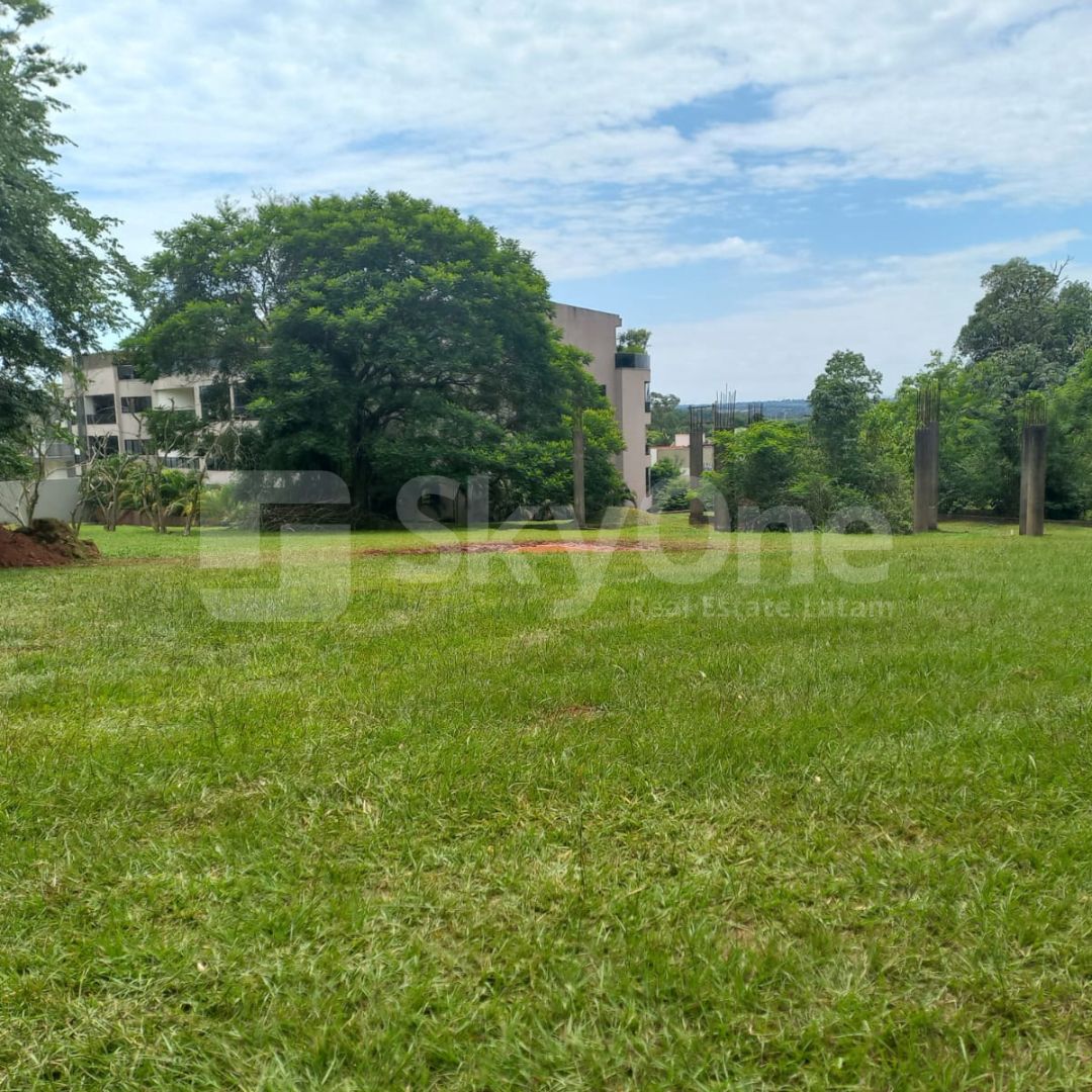 VENDO TERRENO EN LA ZONA COMERCIAL DEL PCC — foto 2