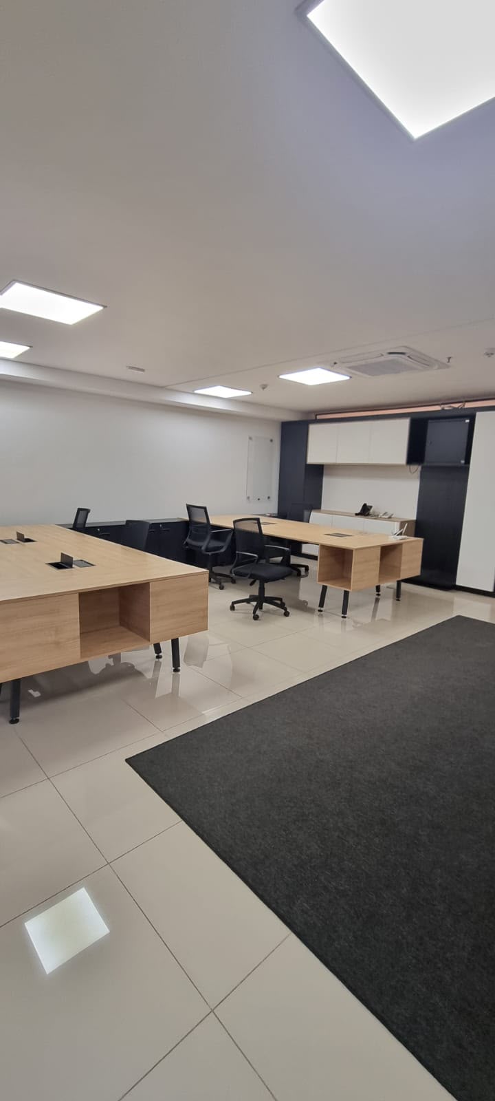OFICINA EQUIPADA EN ALQUILER – ZONA SHOPPING DEL SOL — foto 3