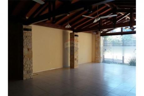 Salón Comercial A 2 Cuadras De Rca Argentina