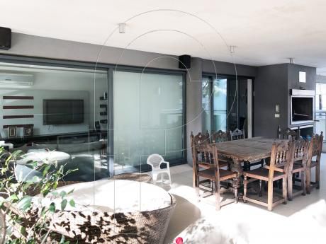 Muy Linda Planta Con Espectacular Terraza Integrada.