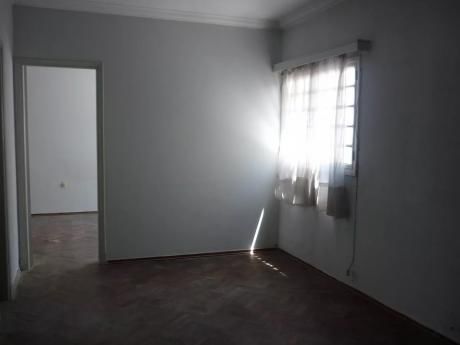 Aguada, Av Libertador, 1 Dorm, Pb, Sin Gastos!, Luminoso Con Patio.